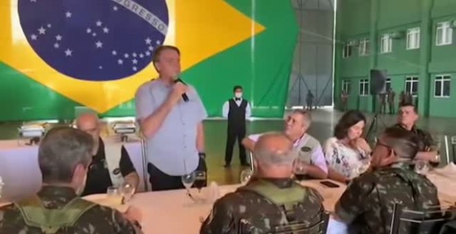 Bolsonaro amenaza con usar al ejército para acabar con las cuarentenas