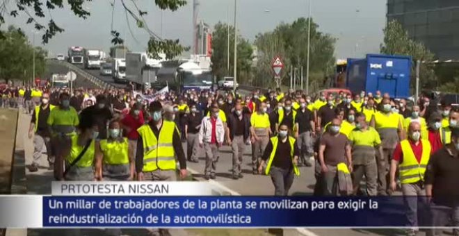 Un millar de trabajadores exigen a Nissan una solución ante el cierre de la planta en Barcelona