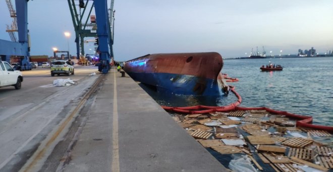 Hallado muerto uno de los desaparecidos al volcar un carguero en el puerto de Castelló