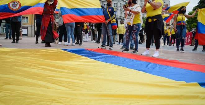 Concentración en Uviéu para conmemorar "un mes de resistencia" en Colombia
