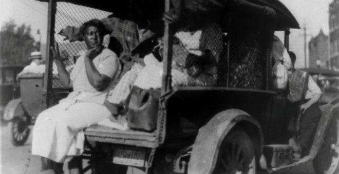 Cien años de la masacre racista de Tulsa: cuando una turba de blancos destrozó un barrio afroamericano en EEUU