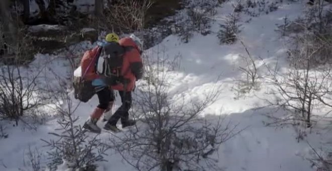 Un alpinista ciego alcanza la cumbre del Everest convirtiéndose en el primer asiático en conseguirlo