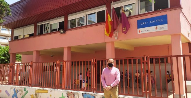 Escuchar el himno de España en los colegios murcianos: otro brindis al sol de la ultraderecha