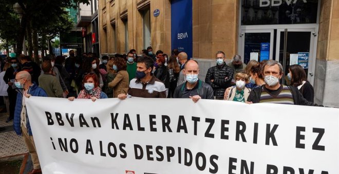 Protesta en Bilbao contra los despidos del BBVA