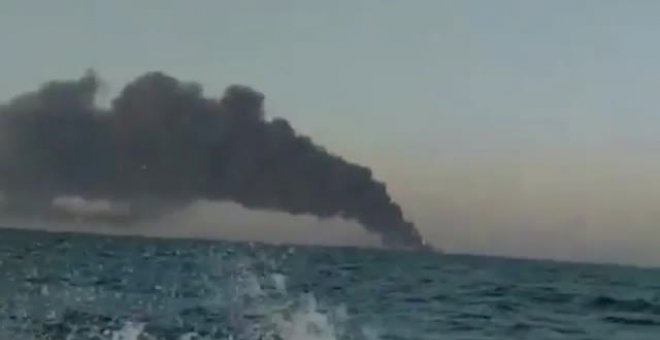 El mayor barco de la Armada de Irán se hunde tras sufrir un incendio