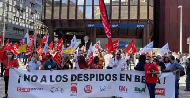 La gran banca española cierra 1.200 oficinas y recorta más de 6.000 empleados