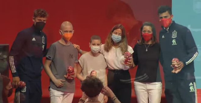 Acto solidario de la selección para la lucha contra el cáncer infantil