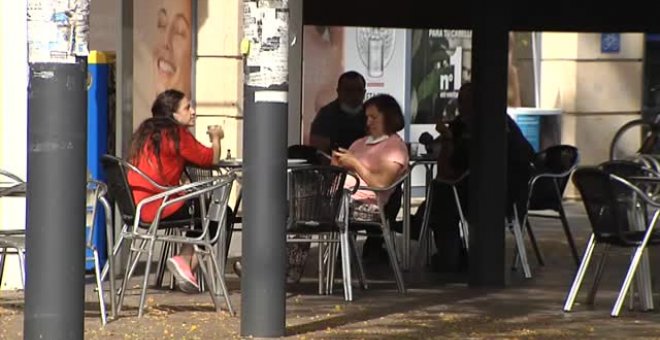 Madrid y Aragón bajan al nivel que les permite abrir el interior de la hostelería y el ocio nocturno con restricciones