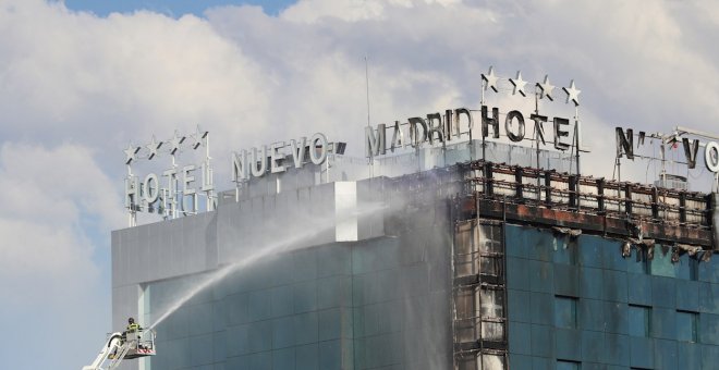Aparatoso incendio sin heridos en el Hotel Nuevo Madrid, junto a la M-30
