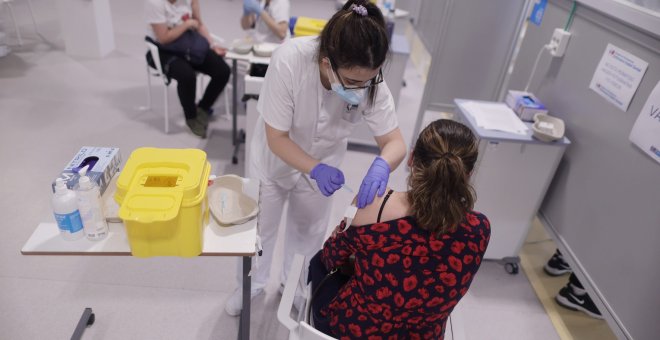 España supera los diez millones de inmunizados con una incidencia estabilizada