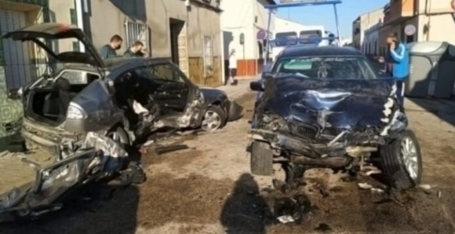 Fallecen dos jóvenes y una menor en un trágico accidente de tráfico dentro del casco urbano de un pueblo de Ciudad Real