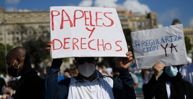 El Supremo anula la suspensión del permiso de residencia por estar seis meses fuera de España