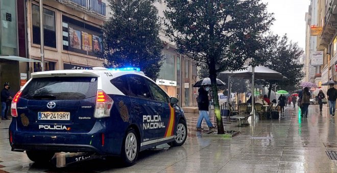 Detienen a una joven ebria que sustrajo el patinete de un repartidor, agredió a otro y sufrió un accidente en Santander