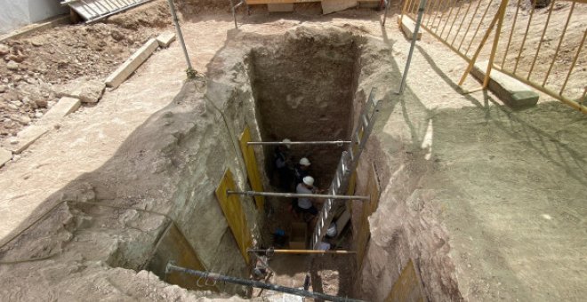 81 años bajo el centro de gravedad permanente