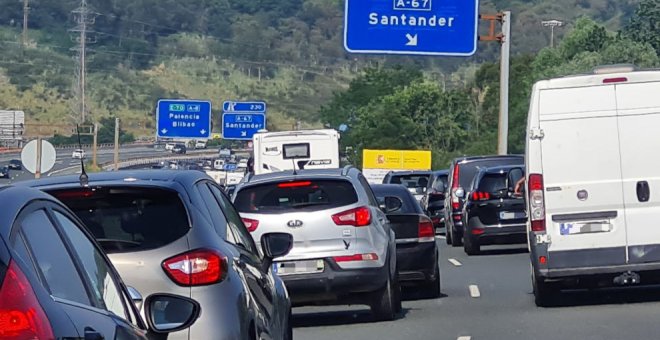 Retenciones en la A8 a la altura de Torrelavega