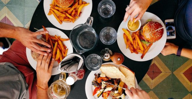 Una dieta alta en calorías empeora la salud mental de las mujeres