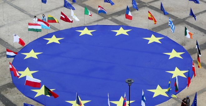 La UE capta 20.000 millones en su primera emisión de bonos para financiar el fondo de recuperación