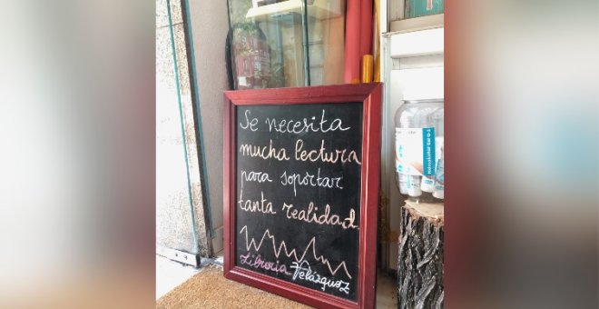 El aplaudido mensaje de una librería: "Se necesita mucha lectura para soportar tanta realidad"