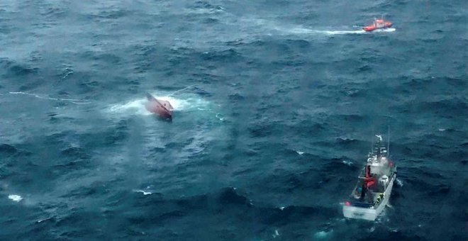 Fallecen dos marineros en el naufragio del cerquero 'Sempre Güeto'