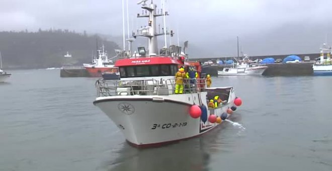 Dos marineros han muerto en el naufragio de un pesquero en las costas de Galicia
