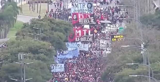 Miles de argentinos salen a la calle para protestar contra la situación económica