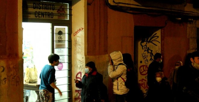 Concentración contra el cierre de una despensa solidaria en Madrid