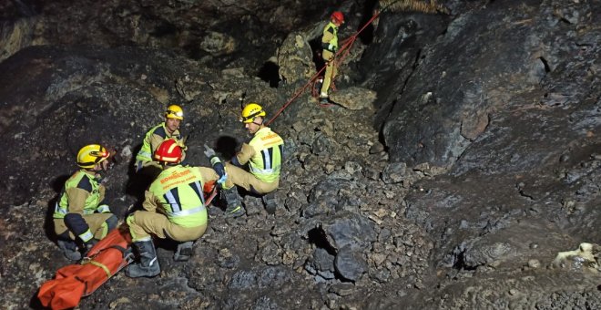 Rescate en una cueva conquense para evacuar a una mujer herida tras una caída