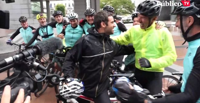 De Bilbao a Bruselas, a vela y a pedales: el viaje heroico de Jaime Lafita contra la ELA