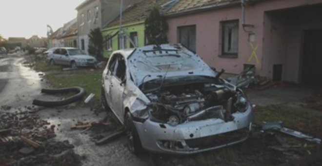 Tres muertos y 200 heridos tras un tornado en el sur de República Checa