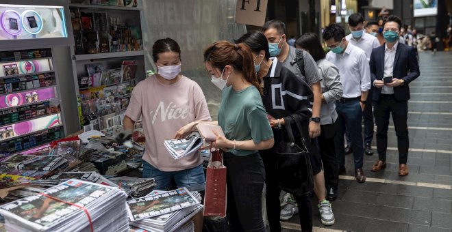 Detenido el redactor jefe del diario 'Apple Daily' en el aeropuerto de Hong Kong