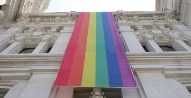La concejala Marta Higueras lleva a la Fiscalía la negativa de Almeida a mostrar la bandera LGTBI en la semana del Orgullo
