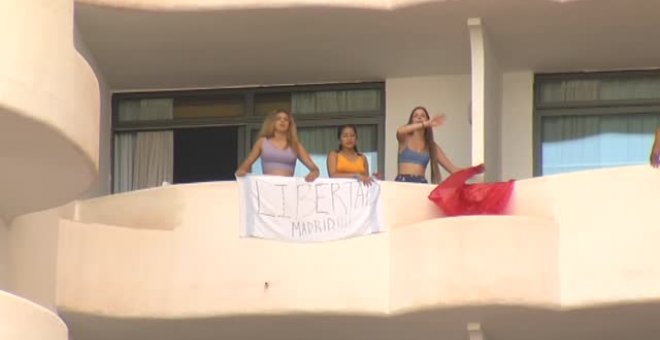 Protestas en Palma por su situación en el hotel COVID