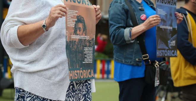 El movimiento memorialista exige echar a Franco del callejero de Uviéu