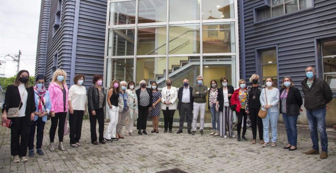 El Ayuntamiento homenajea a los docentes de los centros educativos que alcanzan la edad jubilación