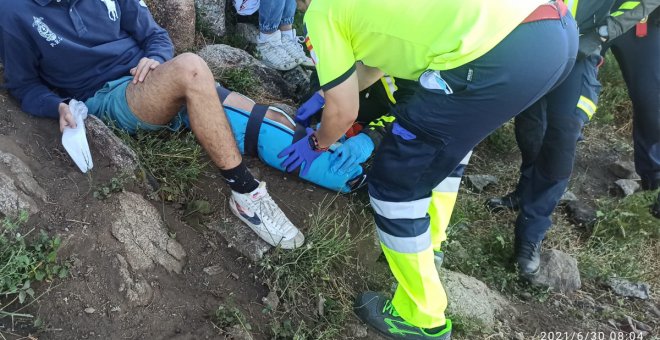 Rescatan a un menor herido mientras practicaba senderismo en una zona de difícil acceso en la Sierra de San Vicente