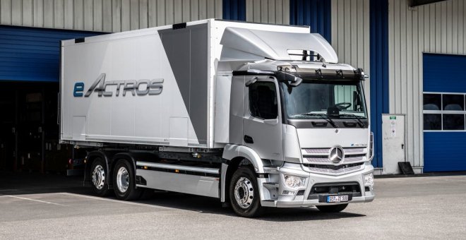 Mercedes-Benz presenta el eActros, su primer camión eléctrico de producción en serie