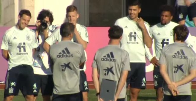 La selección se ejercita en el estadio Petrovsky de San Petersburgo