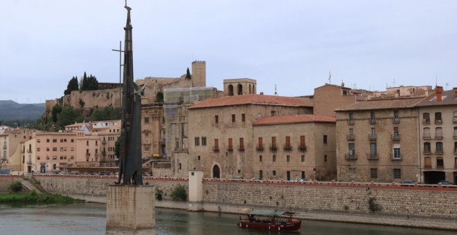 Paralització cautelar dels treballs previs per retirar el monument franquista de Tortosa