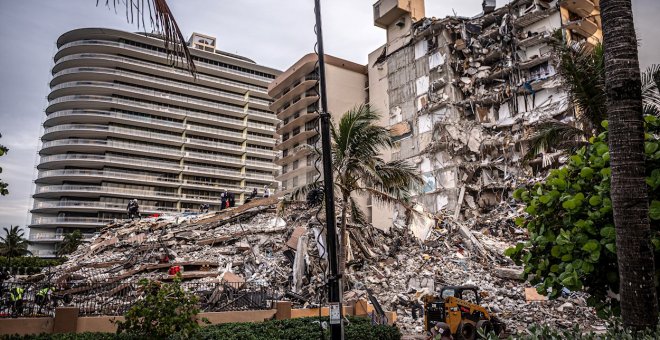 Paran las tareas de rescate por temor al derrumbe total del edificio en Miami