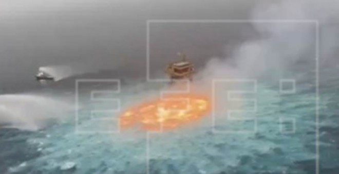 Pemex reporta una fuga con fuego en gasoducto submarino del sureste de México