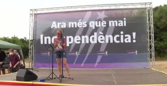 Medio centenar de personas participan en una concentración independentista en Arenys de Munt