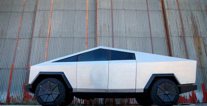 ¿Ha copiado Tesla a General Motors y Rivian con el 'modo cangrejo' del Cybertruck?