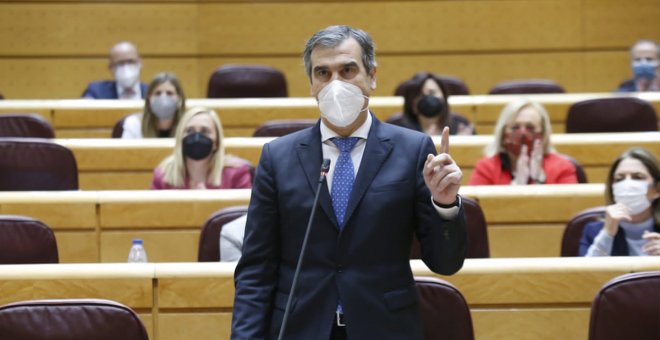 Piden reprobar a Antonio Román y su exvicealcalde por acoso a la socialista Araceli Muñoz en el Ayuntamiento de Guadalajara