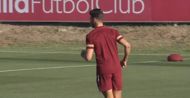 El intenso calor protagoniza el entrenamiento del Sevilla FC