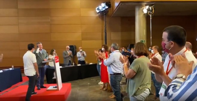 El nombramiento de Isabel Rodríguez como ministra desata una gran ovación en el PSOE de Emiliano García-Page