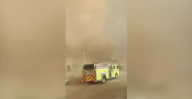 Lucha sin descanso contra el fuego en California