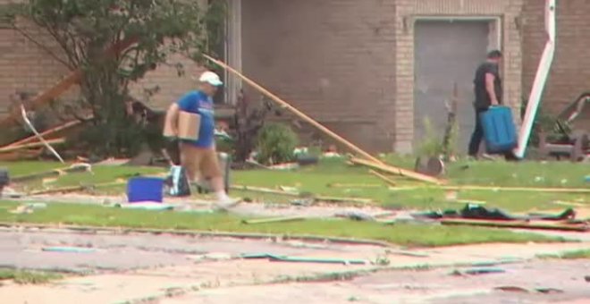 Destrucción en Ontario tras el paso de un tornado