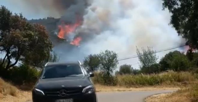 Desalojadas varias urbanizaciones en el Cabo de Creus por un incendio forestal
