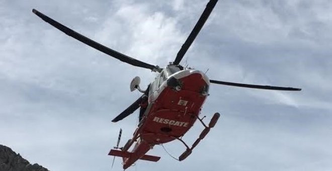 El helicóptero rescata a una madrileña de 24 años accidentada en Peña Labra