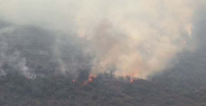El incendio de Girona sigue sin estar controlado y avanza impulsado por las rachas de viento